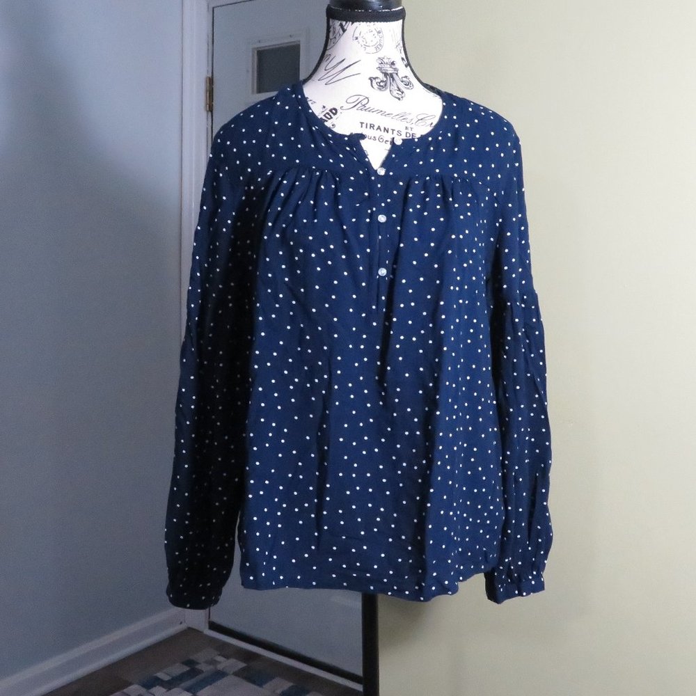 GAP Women`s Long Sleeve Button Front Top size Medium In Great Condition!